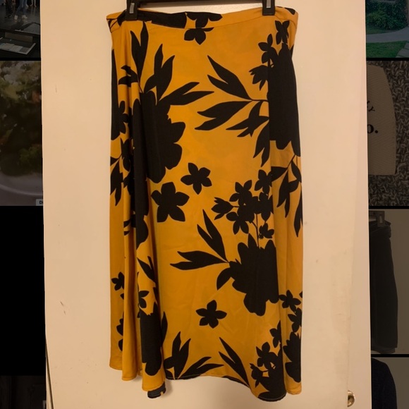Floral midi skirt size 12 - Picture 2 of 3